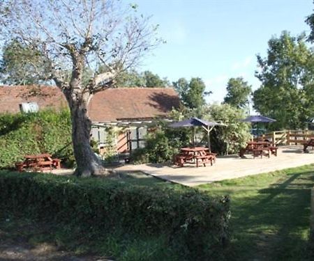 The May Garland Inn Hellingly Buitenkant foto