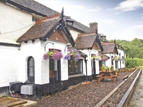 The May Garland Inn Hellingly Buitenkant foto
