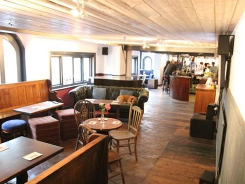 The May Garland Inn Hellingly Buitenkant foto