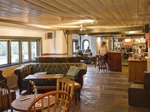 The May Garland Inn Hellingly Buitenkant foto