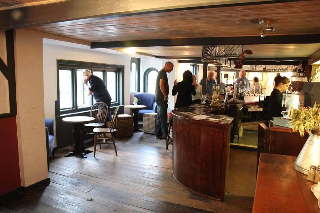 The May Garland Inn Hellingly Buitenkant foto