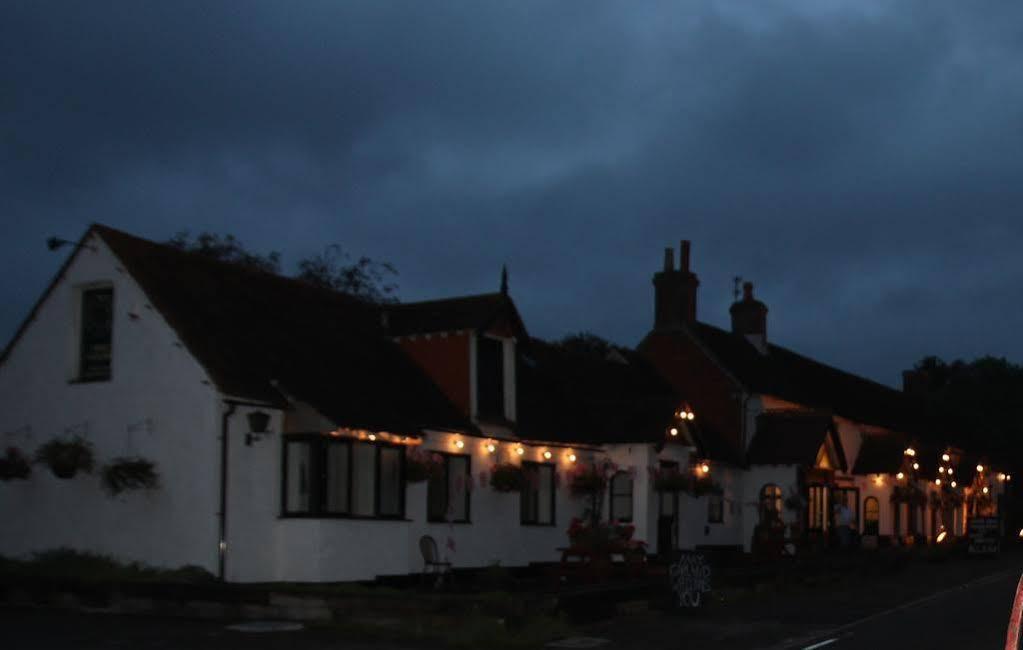 The May Garland Inn Hellingly Buitenkant foto