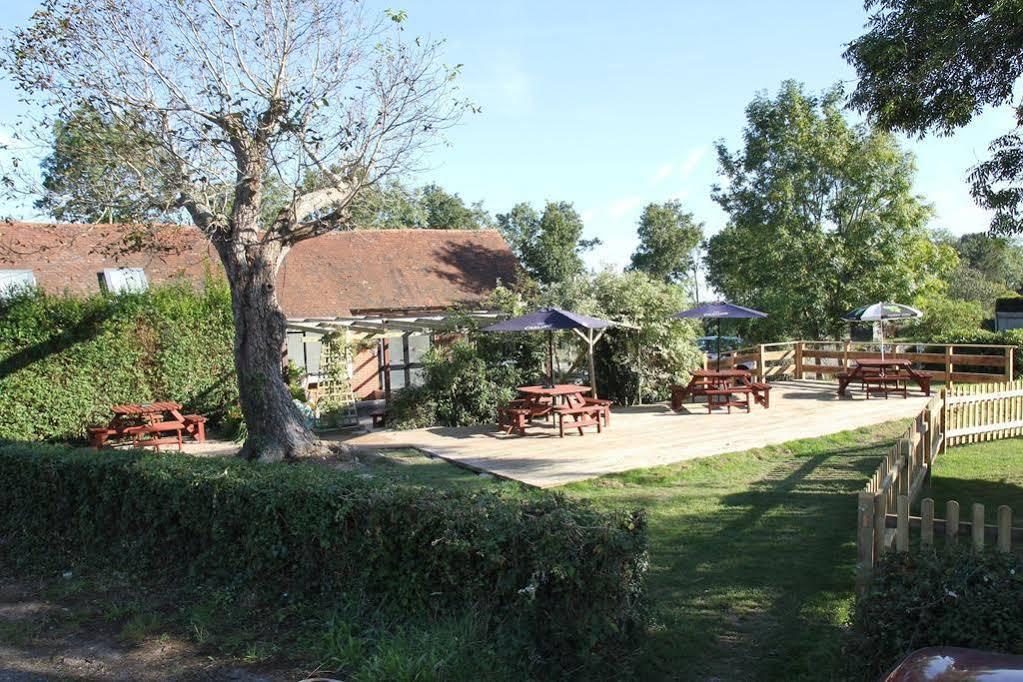 The May Garland Inn Hellingly Buitenkant foto