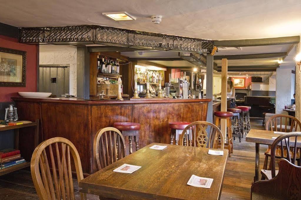 The May Garland Inn Hellingly Buitenkant foto