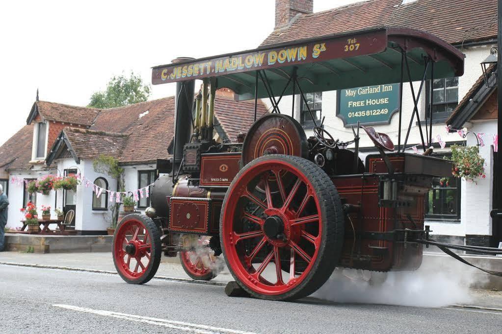 The May Garland Inn Hellingly Buitenkant foto