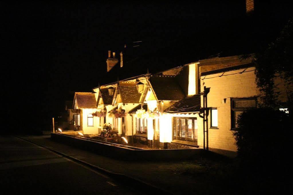 The May Garland Inn Hellingly Buitenkant foto